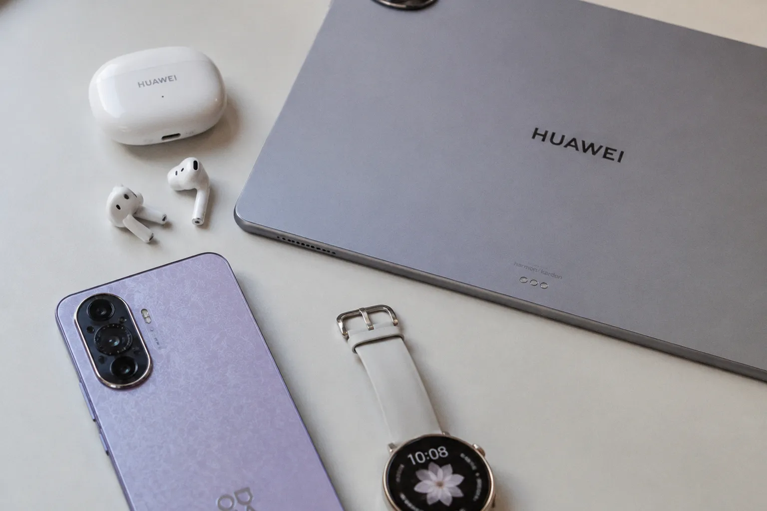 Huawei представила новые часы, смартфоны, наушники и планшет