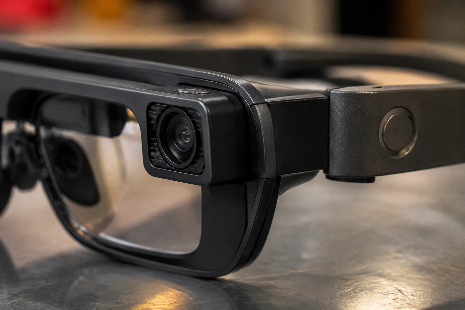Компания Snap спустя 10 лет разработок представила AR-очки Specs