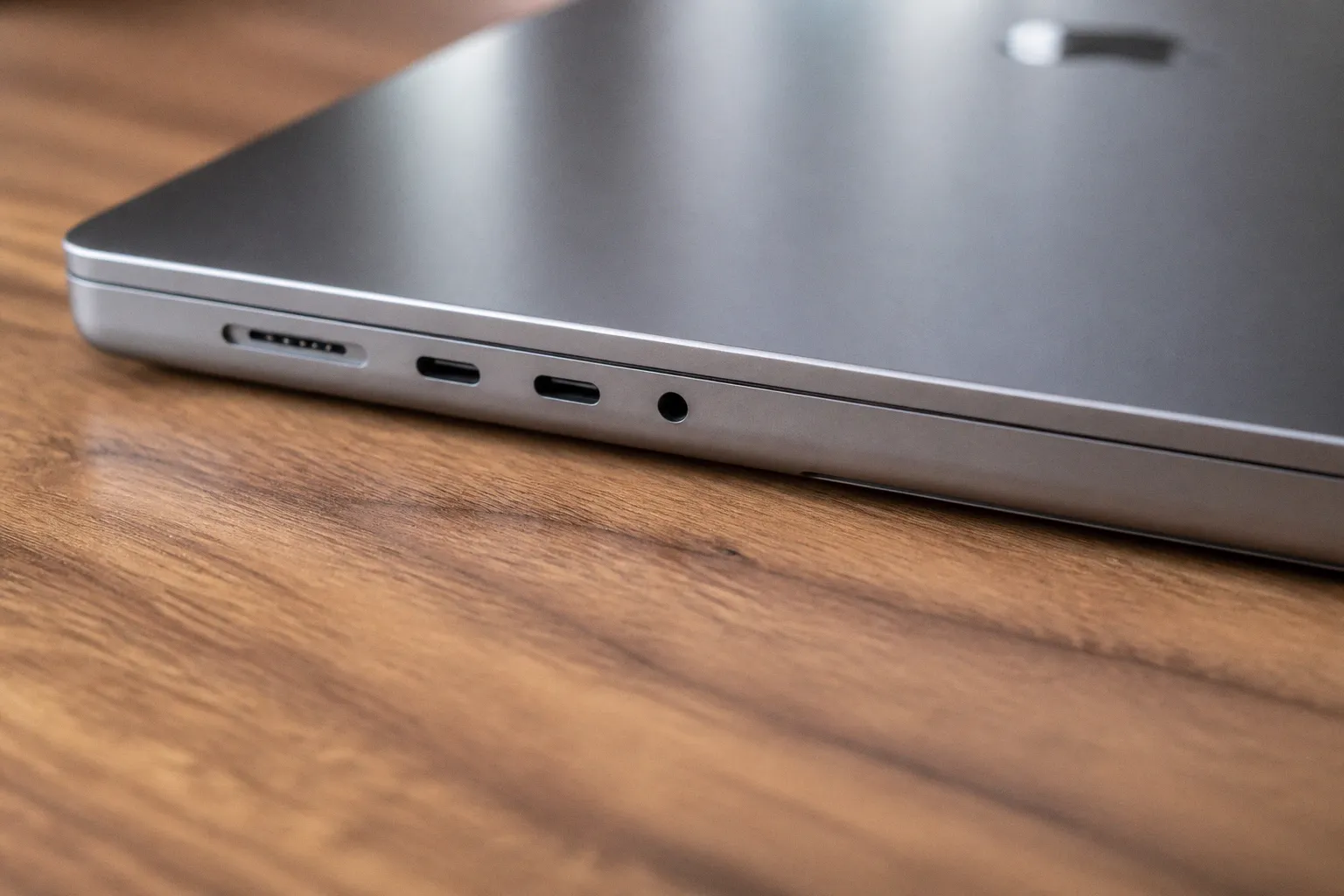 MacBook Ultra: каким будет первый ноутбук Apple с OLED-экраном и сенсорным управлением