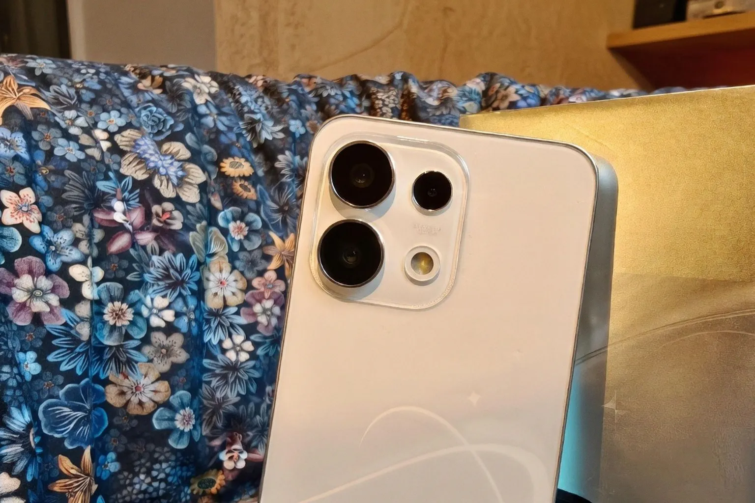 Oppo Reno 16 FS: честный разбор возможностей камеры в среднем сегменте