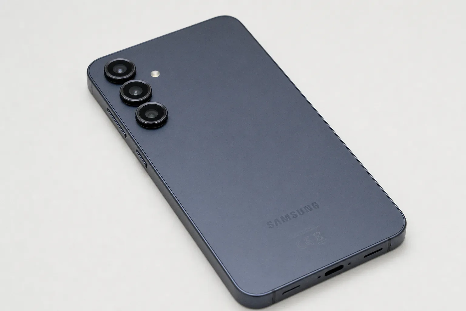 Почему Apple и Samsung укрепляют позиции на падающем рынке смартфонов