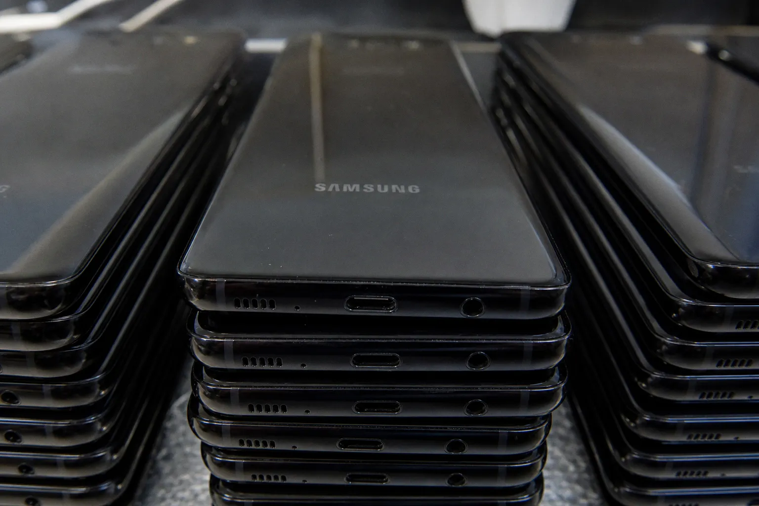 Почему дорожают смартфоны и ноутбуки: влияние цен Samsung