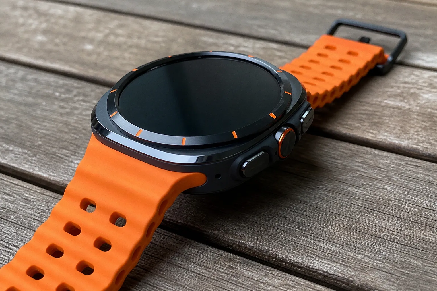 Samsung Galaxy Watch Ultra 2: стоит ли переплачивать за универсальные смарт-часы